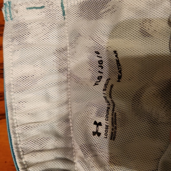 Under Armour Heatgear Loose Fit shorts - Picture 4 of 6